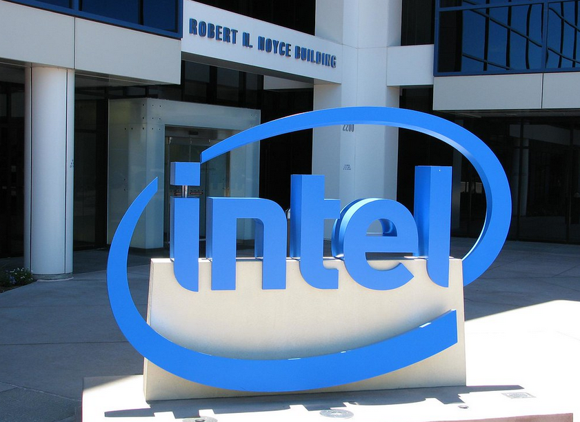 Intel ponders separating chip design and foundry operations business