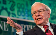 Buffett sells Wal-Mart, buys airlines